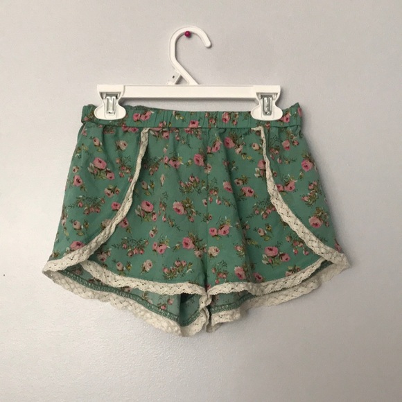 Pants - Flowered shorts